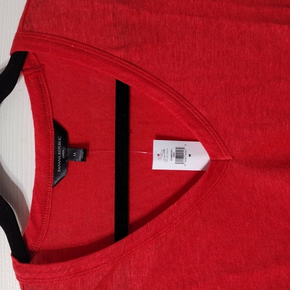 Banana Republic Linen V-Neck Tee in Red Poppy - Picture 5 of 11